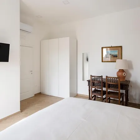 Residenza 33 4* Neapol