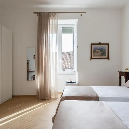 Residenza 33 4* 那不勒斯